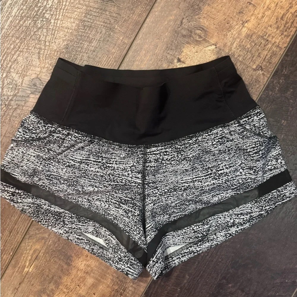lululemon Pace Perfect Shorts 3” | Black & White | Size 4 ✨